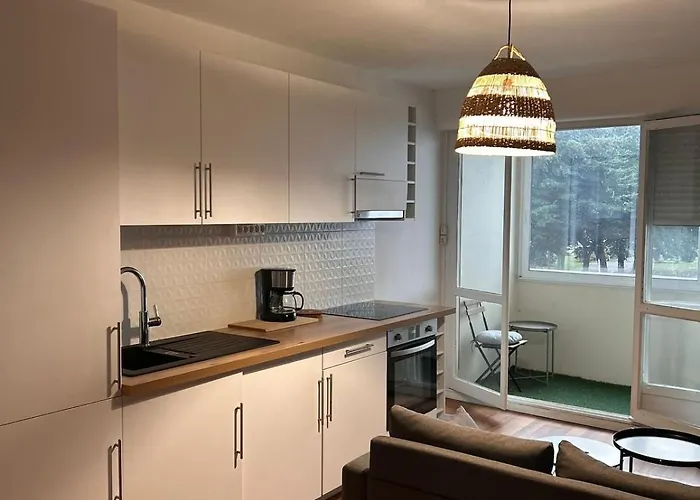 Spacious 4 Bedroom Family 5 Min From Caen Apartmán Hérouville-Saint-Clair