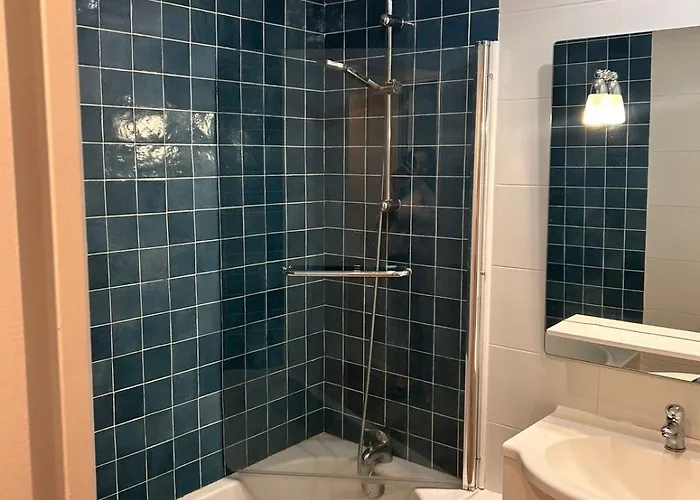 Spacious 4 Bedroom Family 5 Min From Caen